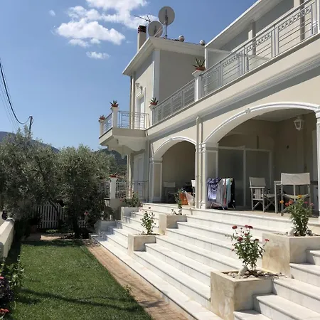 Dom wakacyjny Nereides Luxury Villas 4 *
