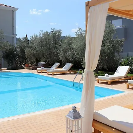 Dom wakacyjny Nereides Luxury Villas 4 *